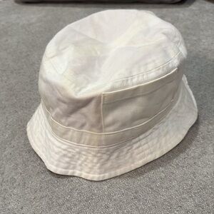 Doble side pink /white Pool hat.
Bucket Hat with 2 side pockets